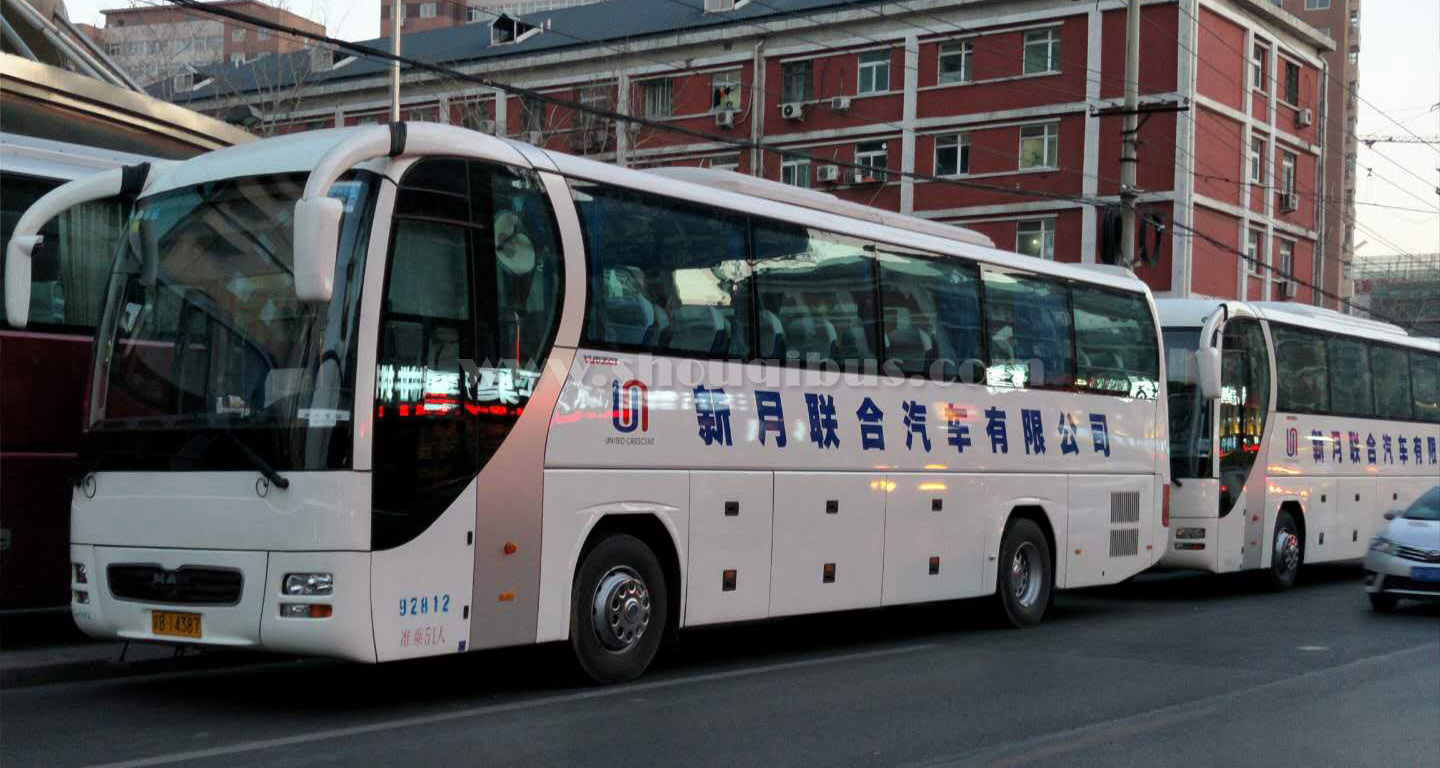 新月大巴车